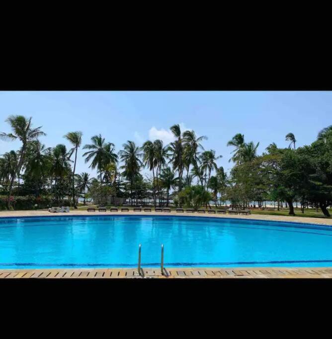 Restful Beach Front Studio-Diani Appartement Diani Beach Buitenkant foto