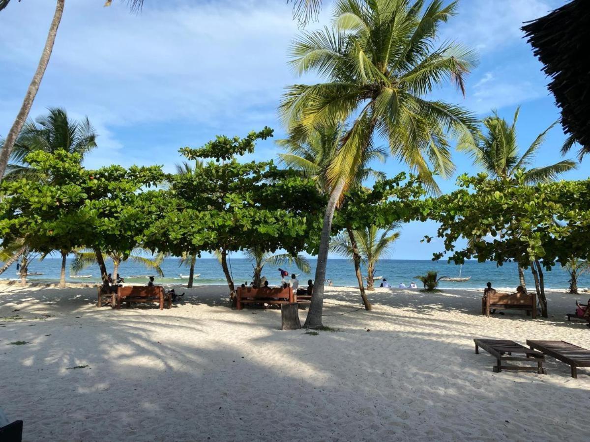 Restful Beach Front Studio-Diani Appartement Diani Beach Buitenkant foto