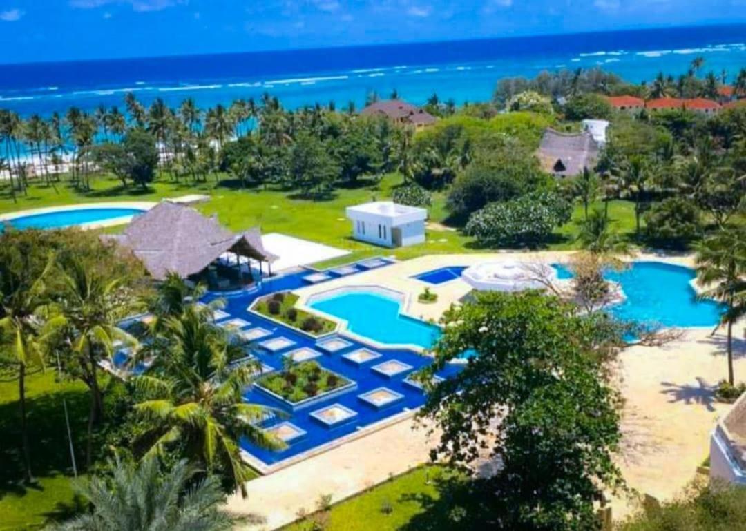 Restful Beach Front Studio-Diani Appartement Diani Beach Buitenkant foto